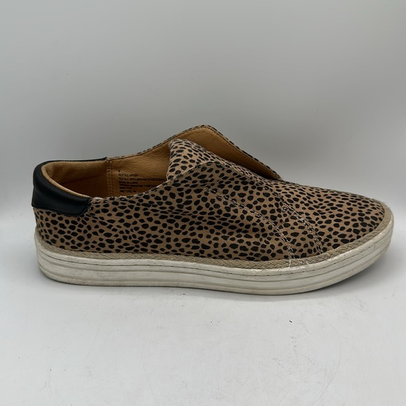 Universal Thread leopard print slip-on sneakers, size 8 - Picture 5 of 10